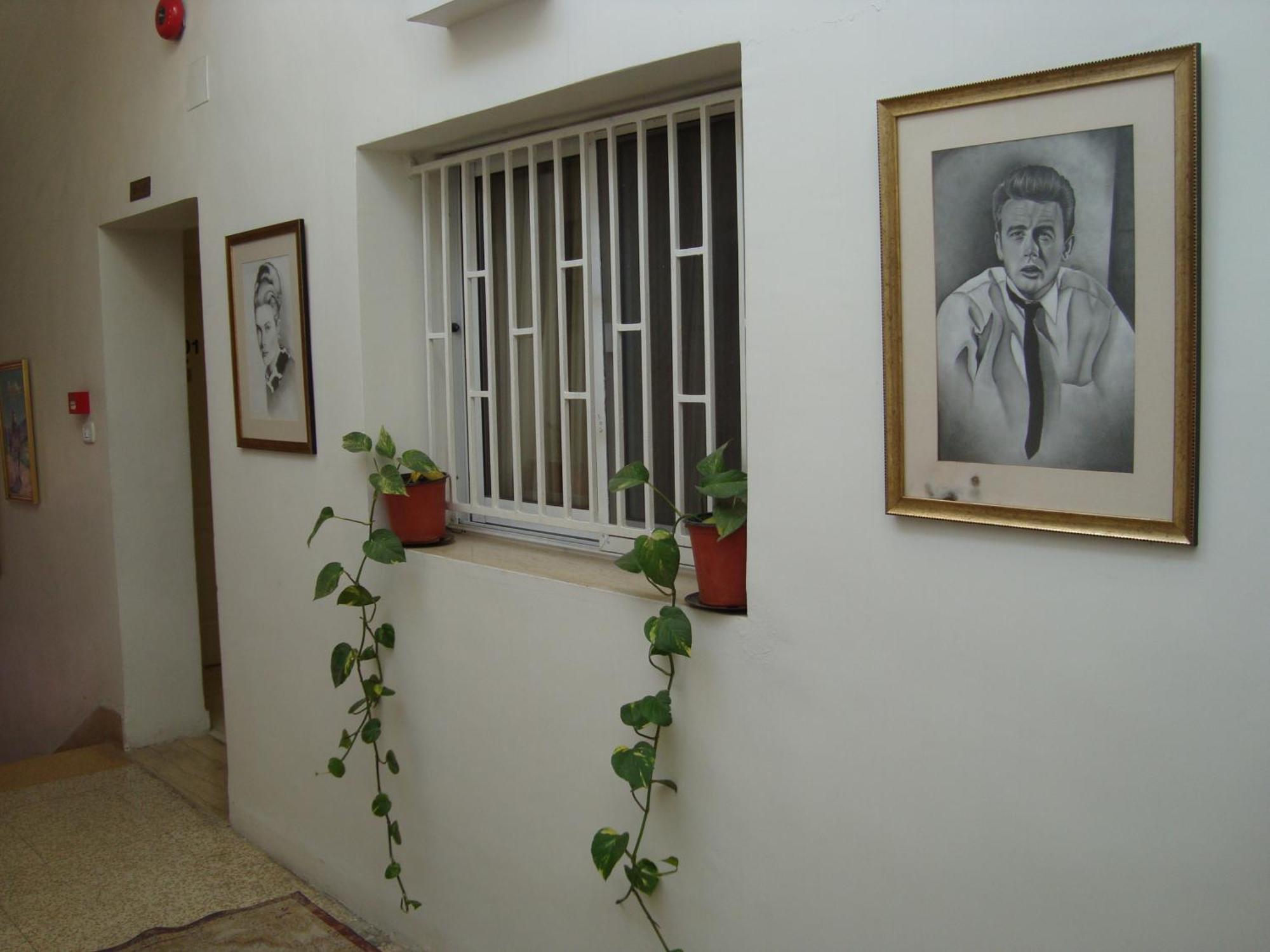 Gallery Hotel Амман Экстерьер фото