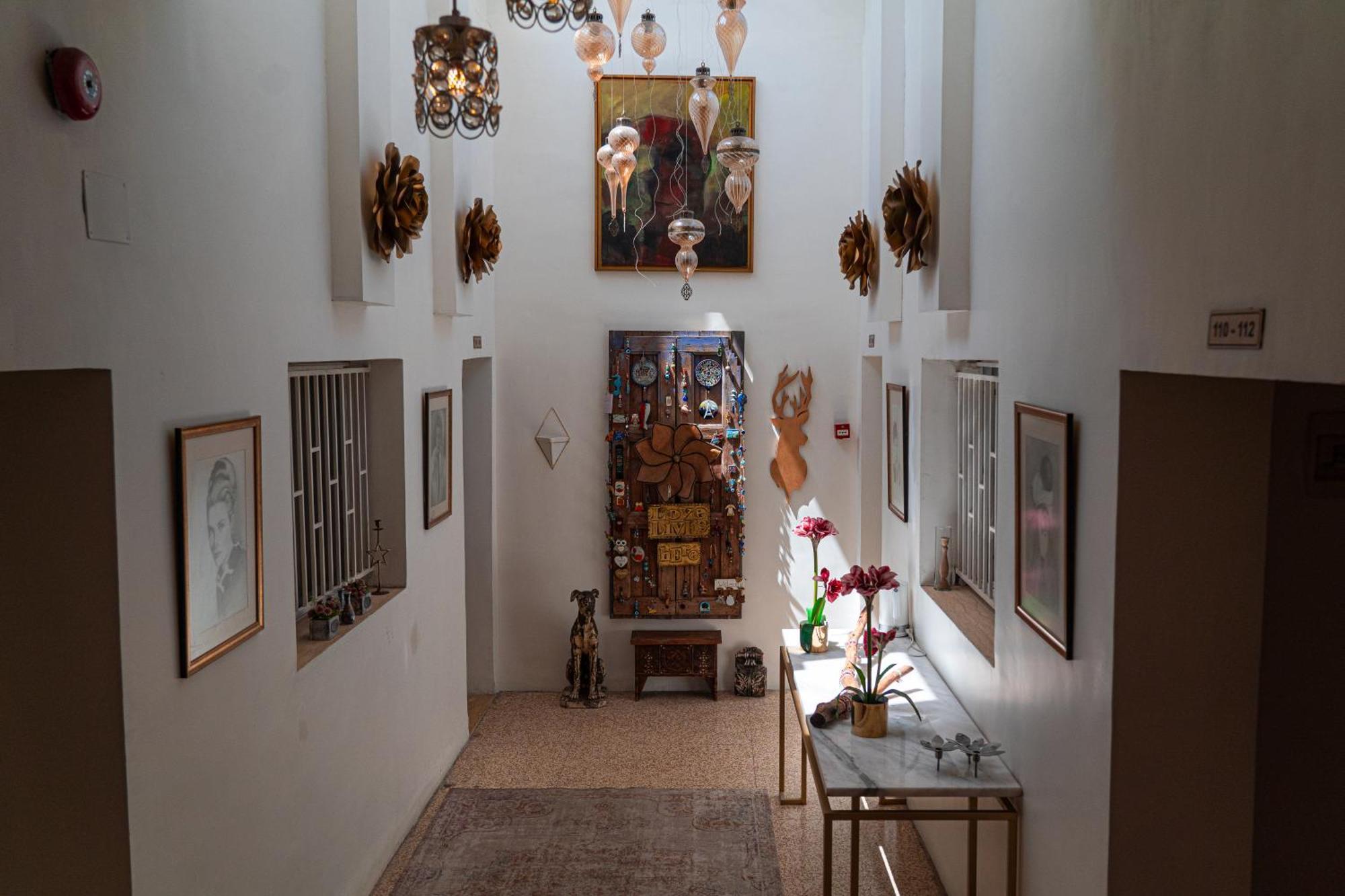 Gallery Hotel Амман Экстерьер фото