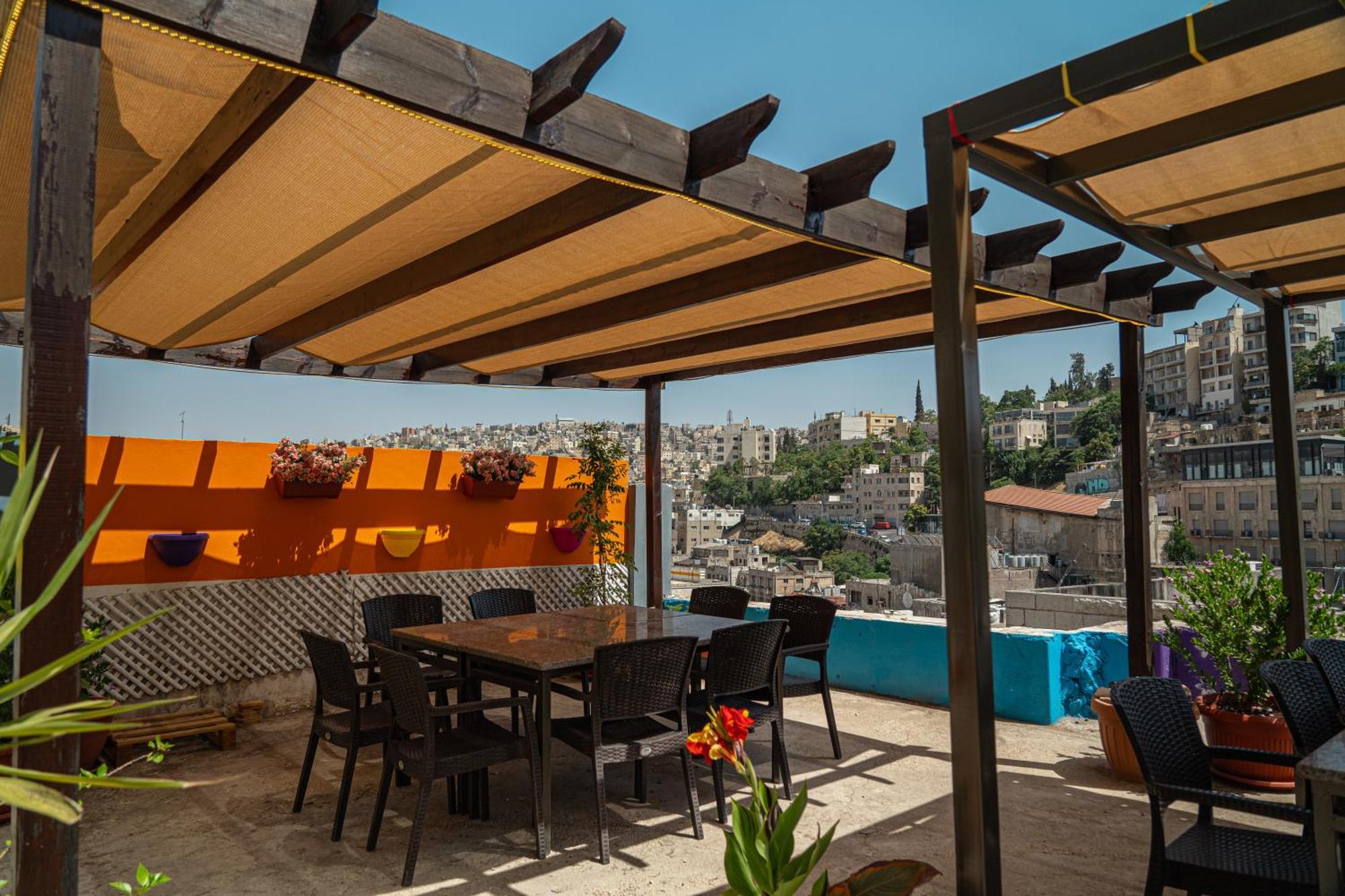 Gallery Hotel Амман Экстерьер фото
